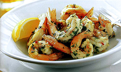Креветки-бабочки в перцем, чесноком и петрушкой Вкусные креветки-бабочки
